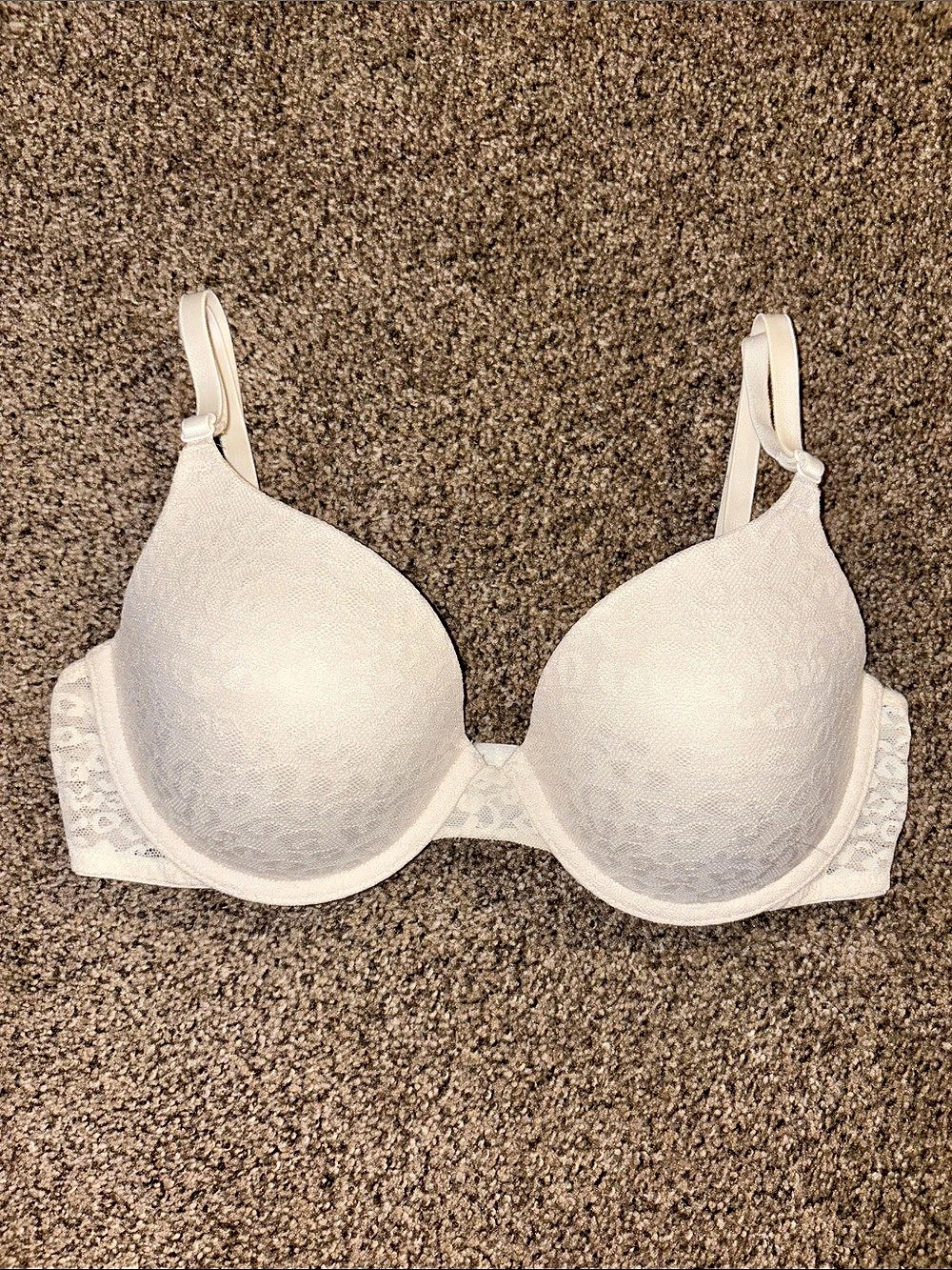 Victoria's Secret Lace Underwire Bra in White, Lightly Lined
